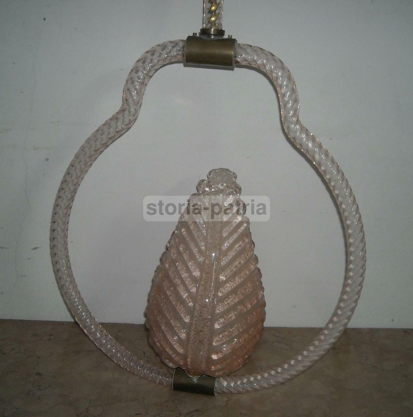 Lampadario Decorativo In Vetro Rosa d'Epoca