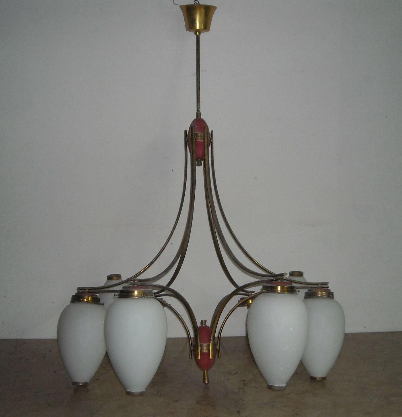 Design Modernariato, Inusuale Lampadario Decorativo Con Coppe In Vetro d'Epoca
