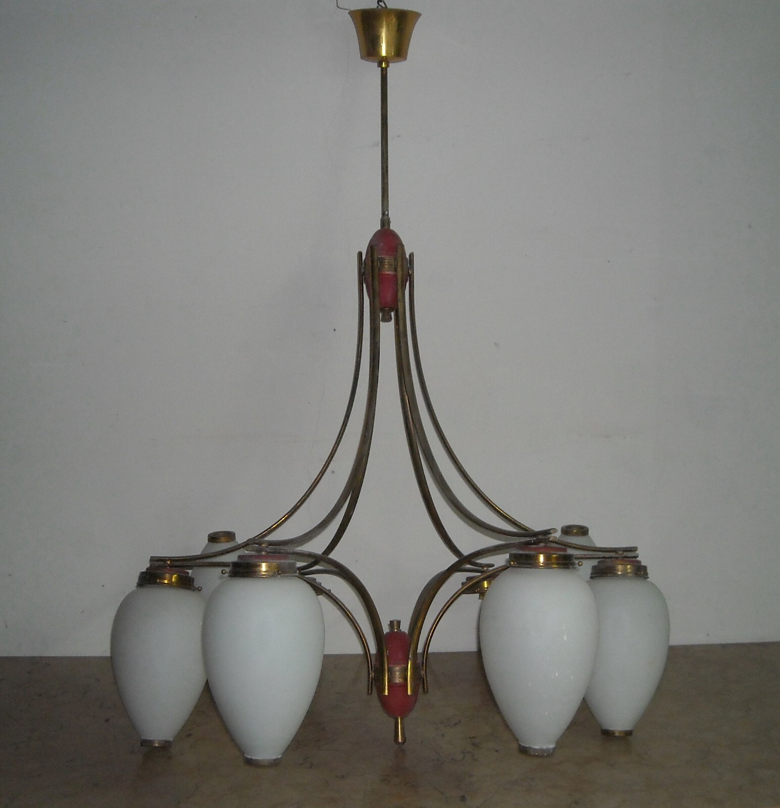 Design Modernariato, Inusuale Lampadario Decorativo Con Coppe In Vetro d'Epoca