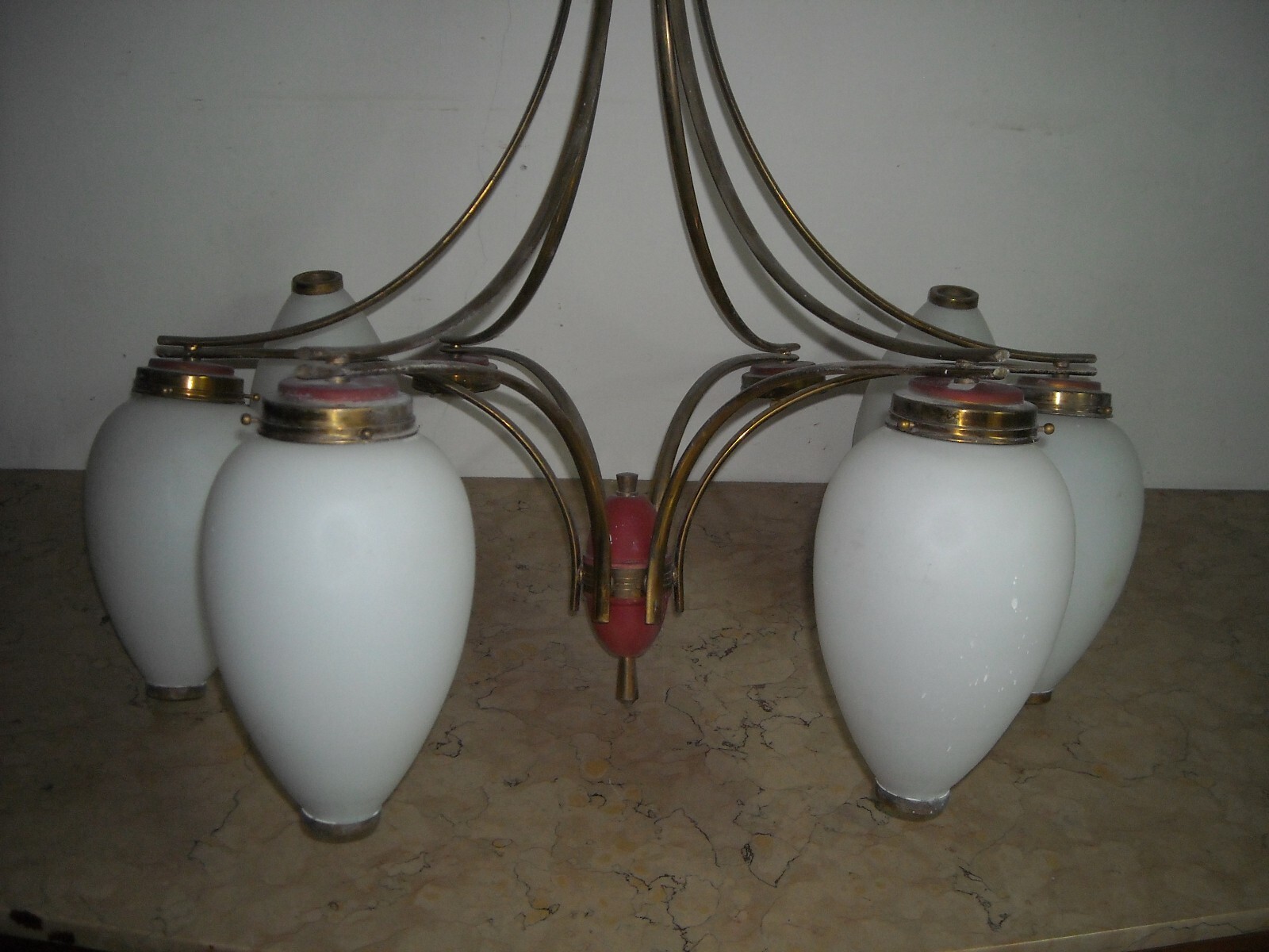 Design Modernariato, Inusuale Lampadario Decorativo Con Coppe In Vetro d'Epoca