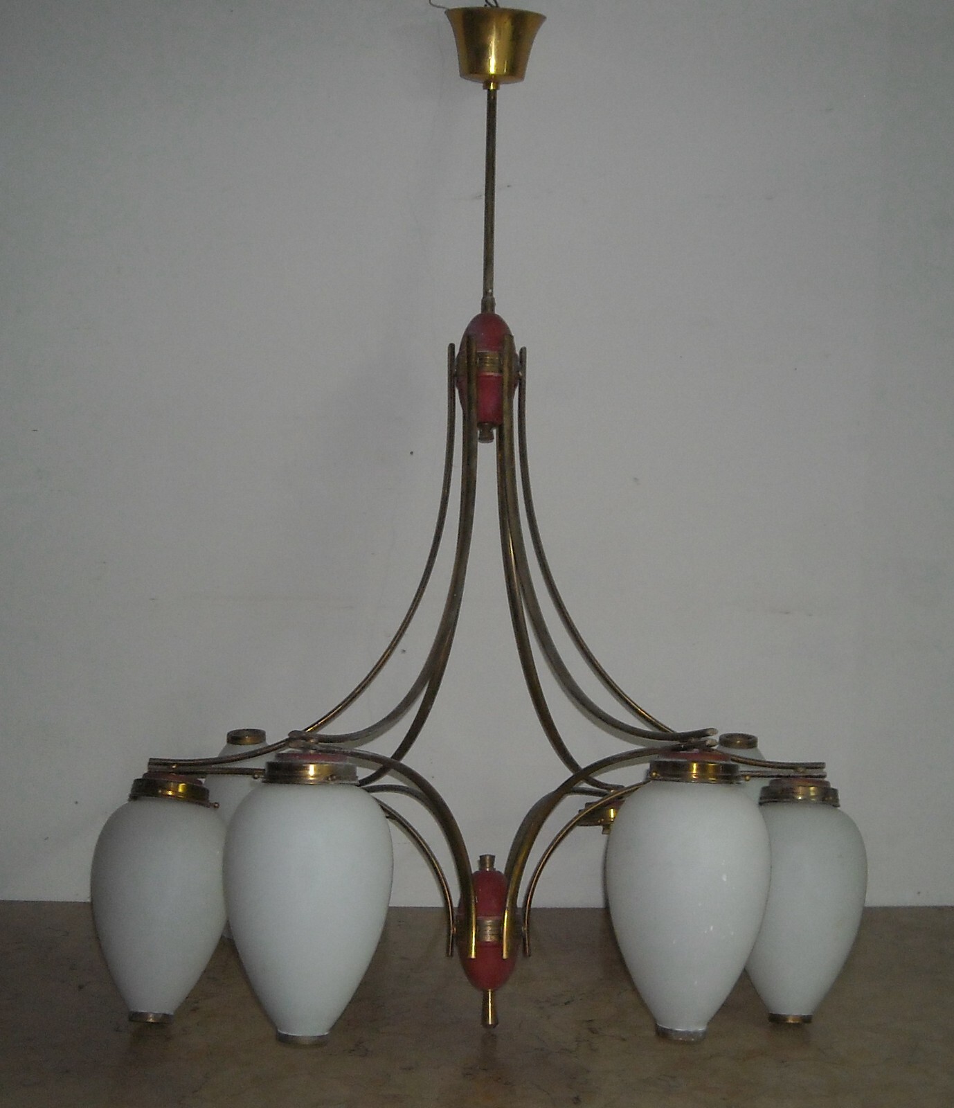 Design Modernariato, Inusuale Lampadario Decorativo Con Coppe In Vetro d'Epoca