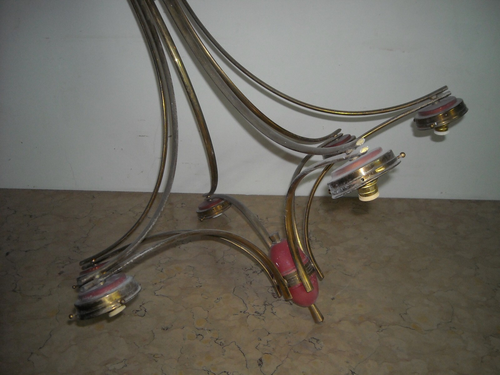 Design Modernariato, Inusuale Lampadario Decorativo Con Coppe In Vetro d'Epoca