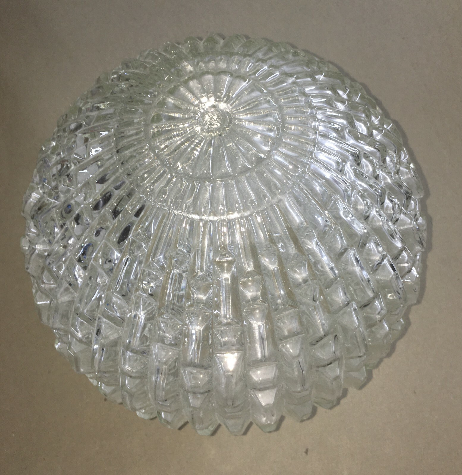 Coppa Sferica Per Lampada In Vetro Con Decoro In Rilievo