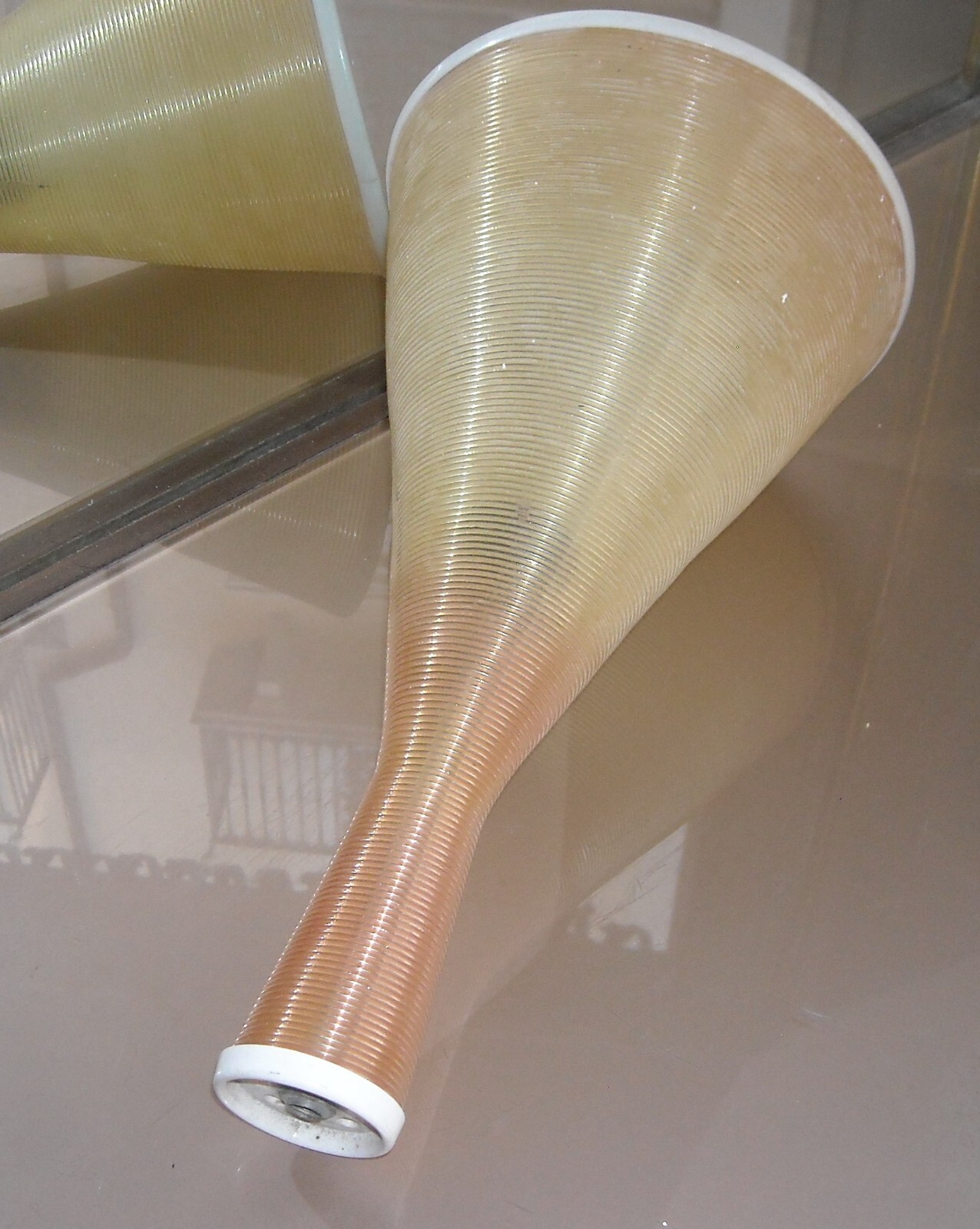 Inusuale Lampada A Sospensione In Plastica Gialla