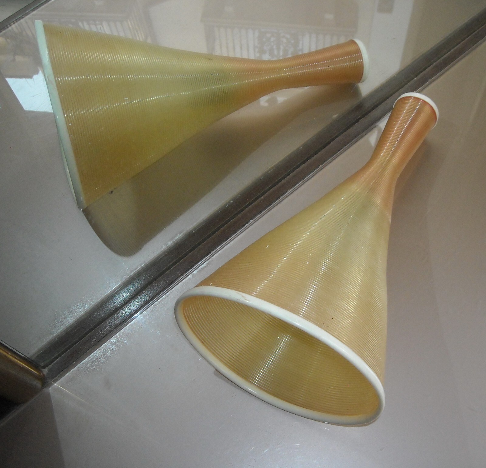 Inusuale Lampada A Sospensione In Plastica Gialla