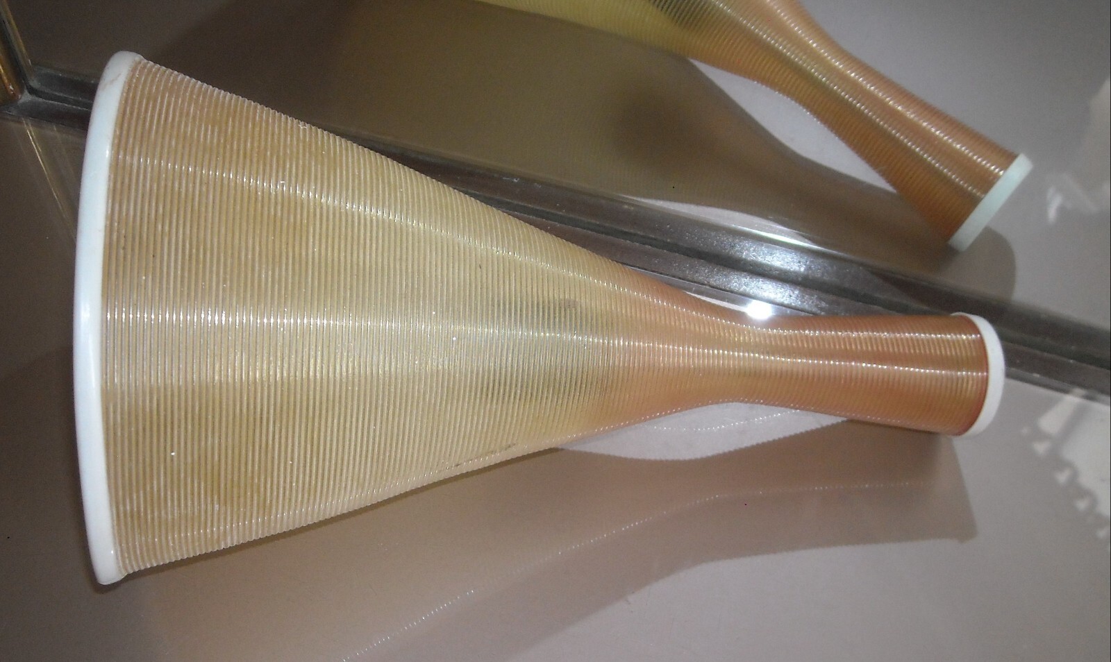 Inusuale Lampada A Sospensione In Plastica Gialla
