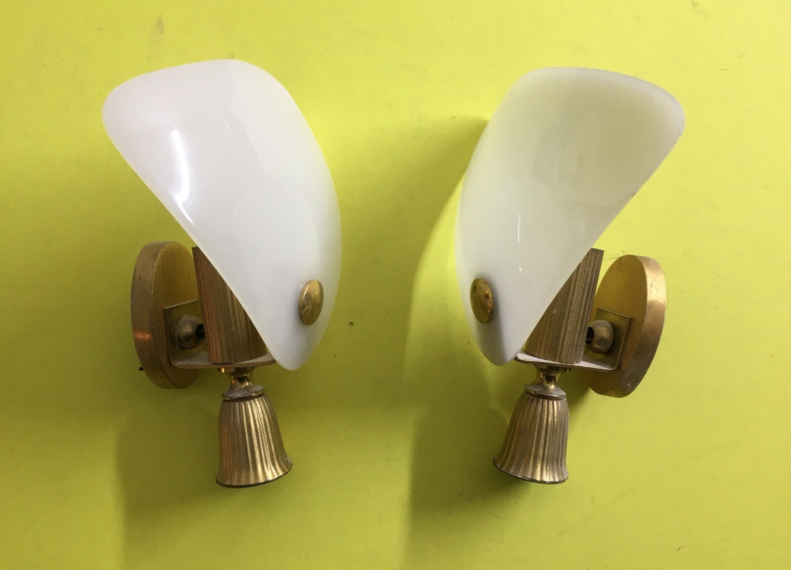 Arti Decorative Del '900   Coppia Di Appliques   Ventole In Vetro Opalescente   Anni '60