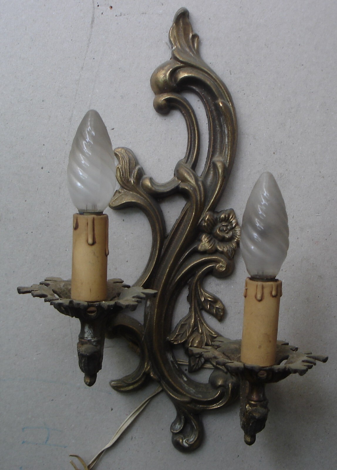 Modernariato: Applique Decorativa Da Parete In Metallo Bronzato