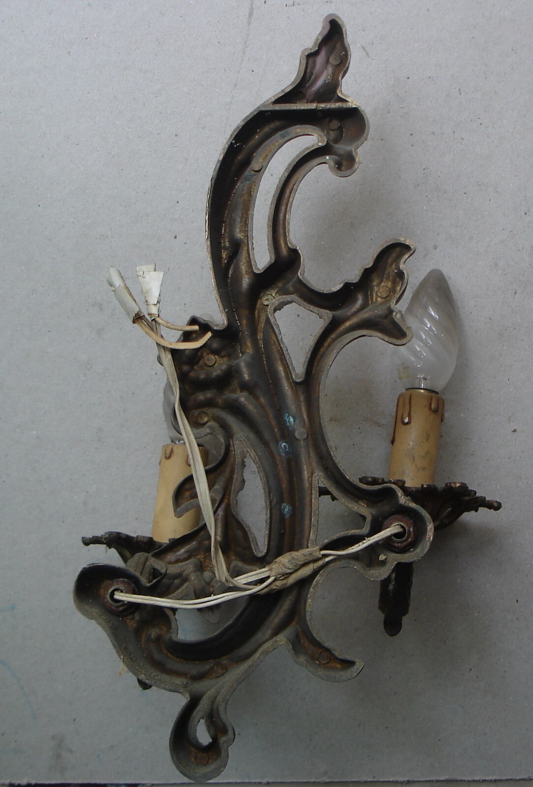 Modernariato: Applique Decorativa Da Parete In Metallo Bronzato
