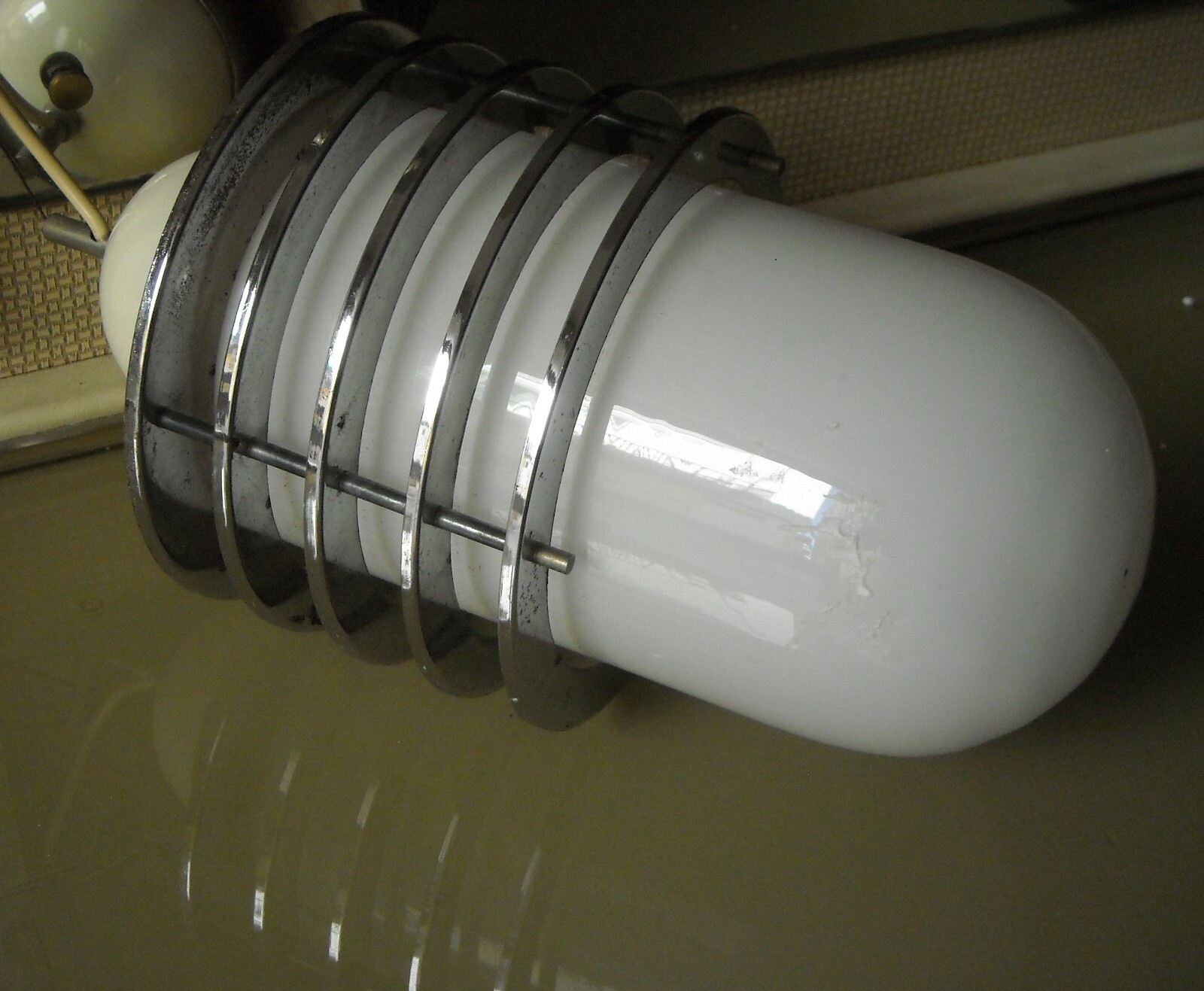 Lampada Da Soffitto In Vetro Opalescente E Metallo Cromato, Stile Fontana Arte, 1950 1970 Circa