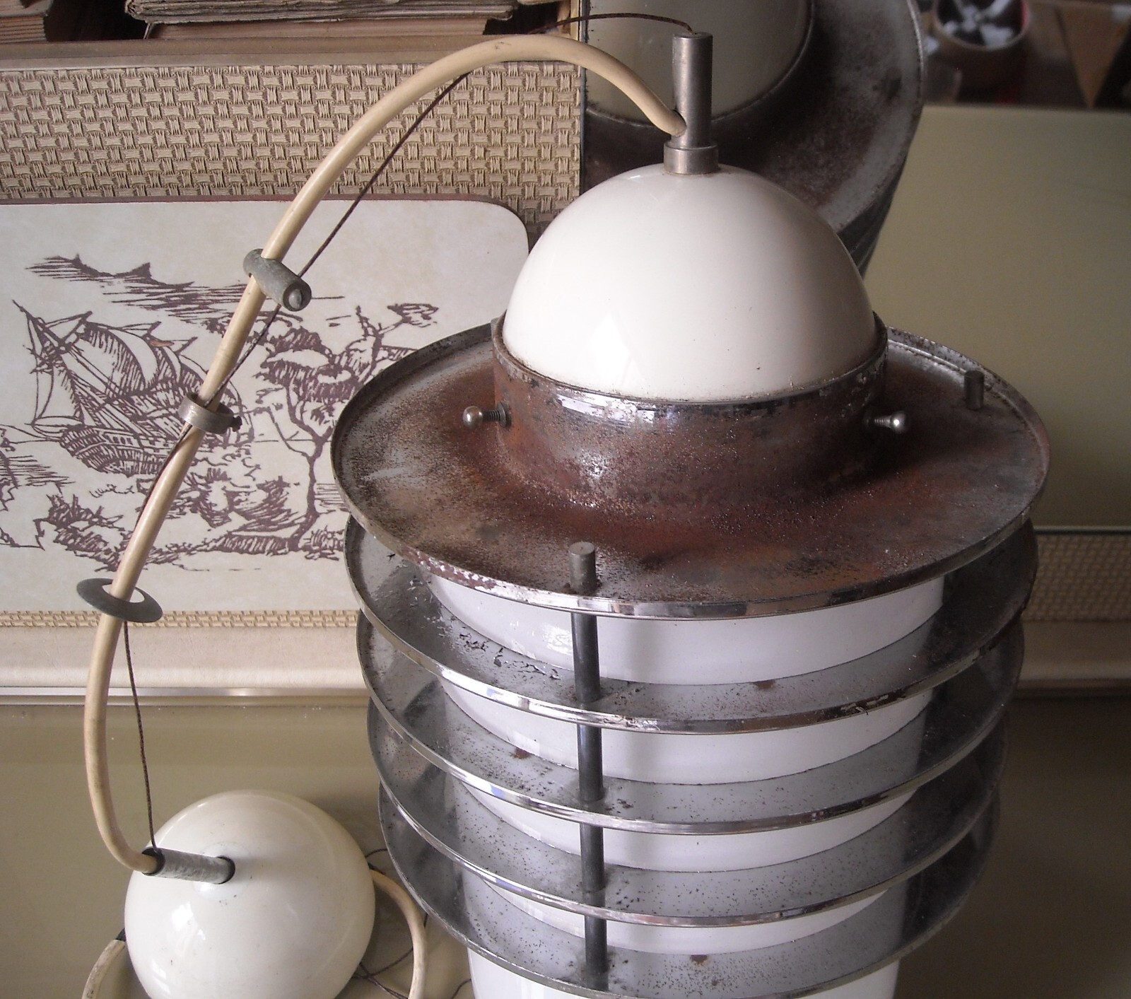 Lampada Da Soffitto In Vetro Opalescente E Metallo Cromato, Stile Fontana Arte, 1950 1970 Circa