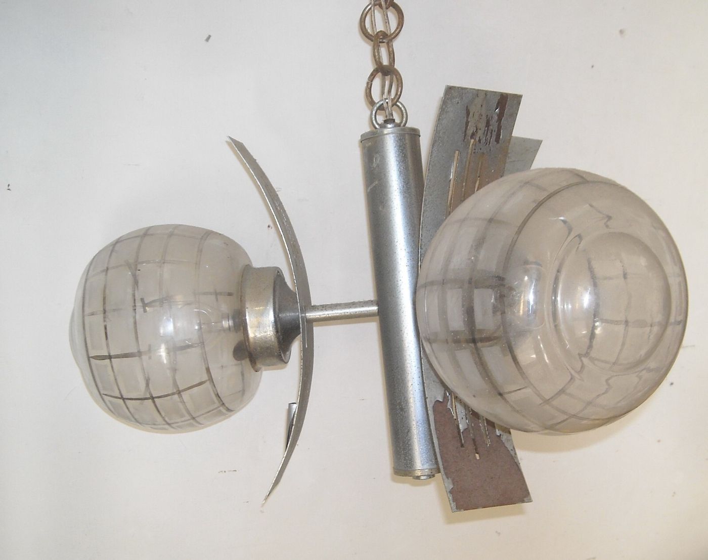Inusuale Lampadario d'Epoca In Metallo Cromato E Vetri