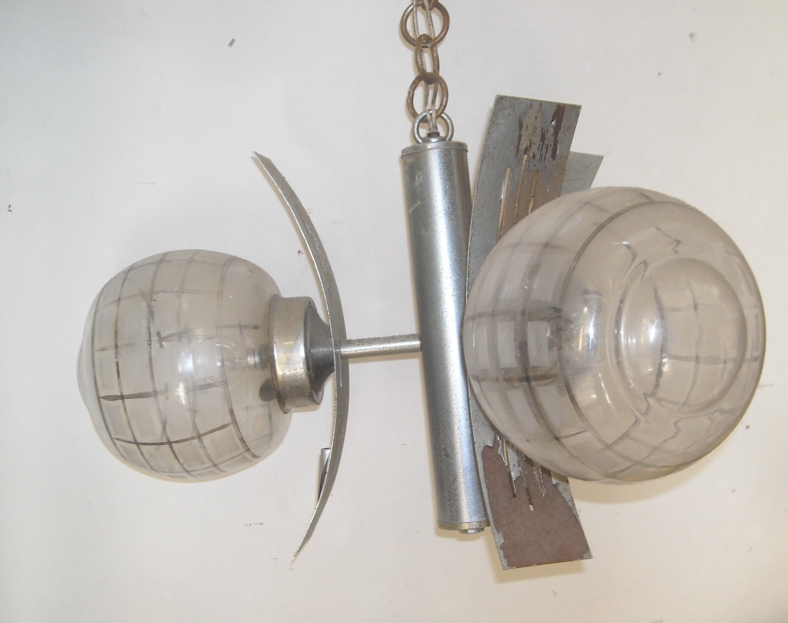 Inusuale Lampadario d'Epoca In Metallo Cromato E Vetri
