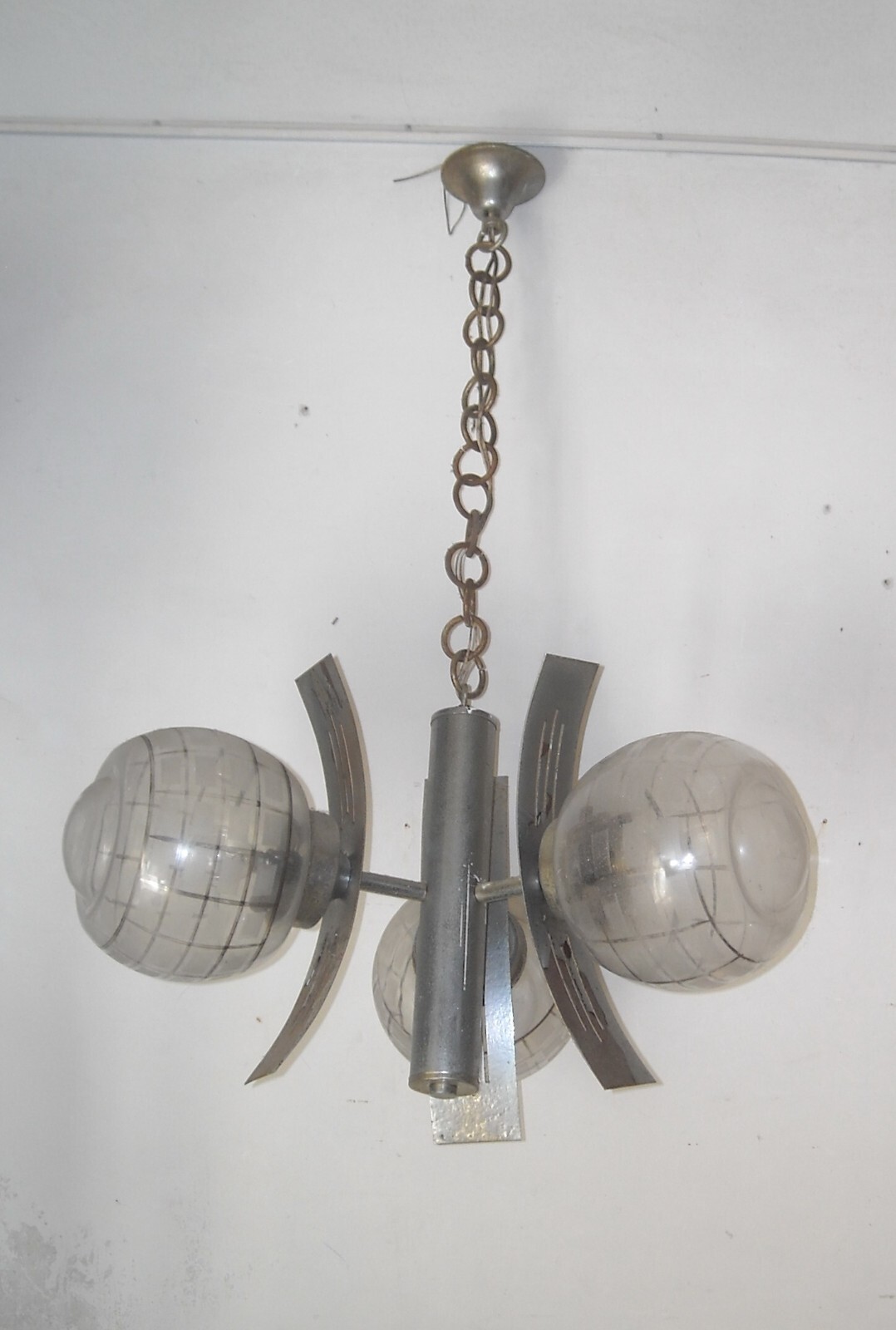 Inusuale Lampadario d'Epoca In Metallo Cromato E Vetri