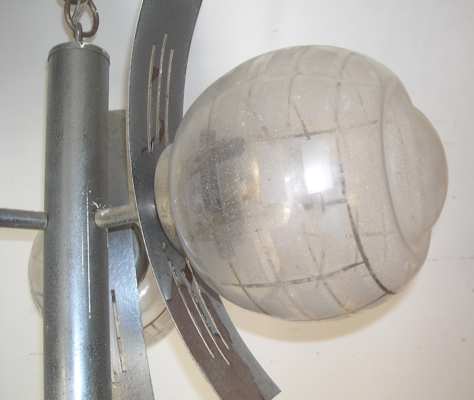 Inusuale Lampadario d'Epoca In Metallo Cromato E Vetri