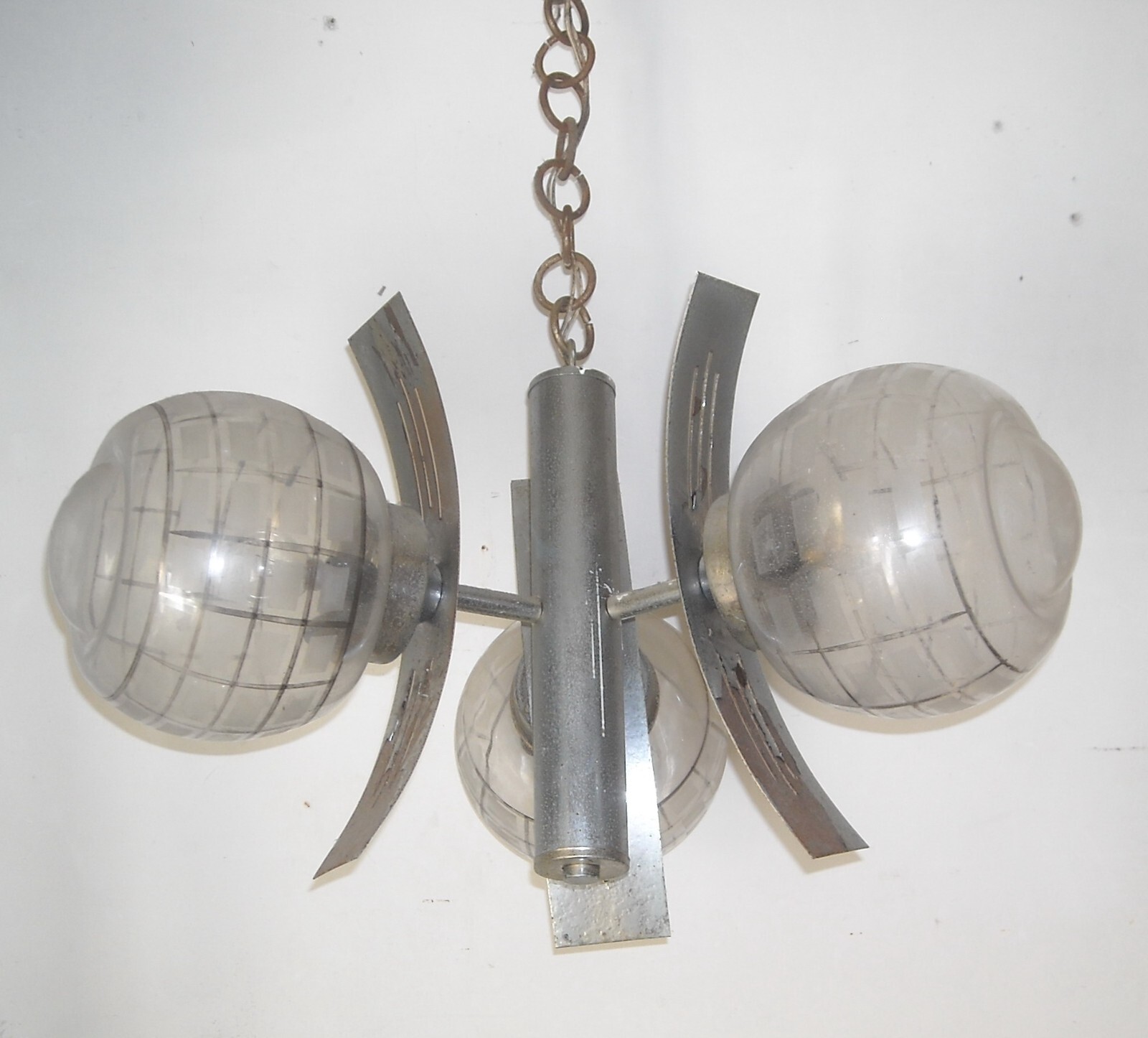 Inusuale Lampadario d'Epoca In Metallo Cromato E Vetri