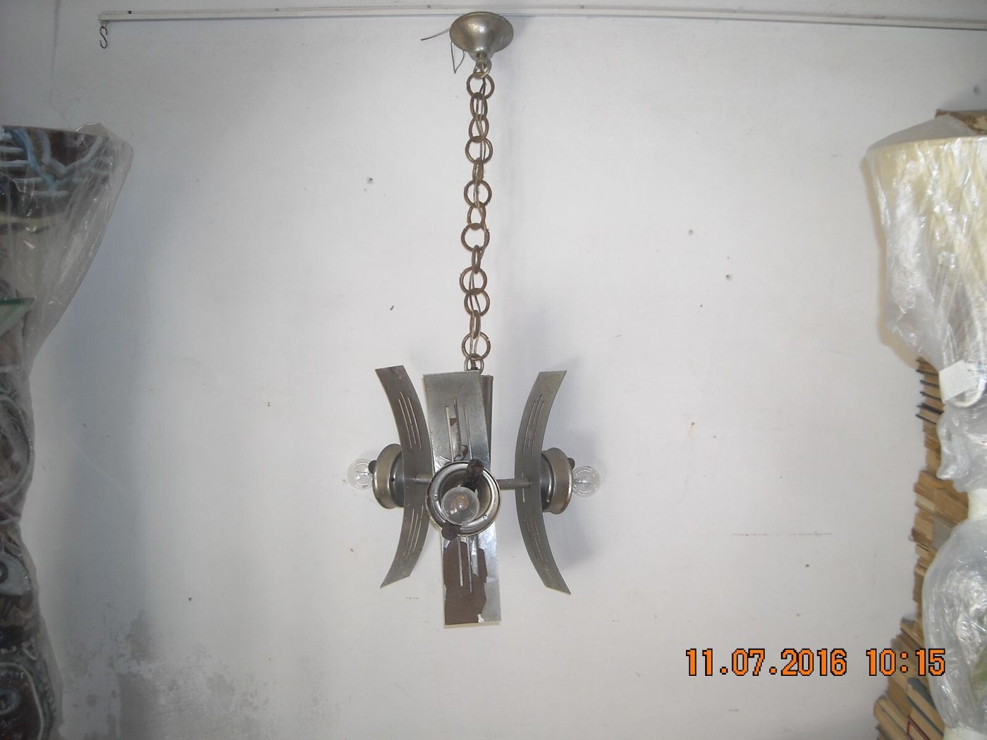 Inusuale Lampadario d'Epoca In Metallo Cromato E Vetri