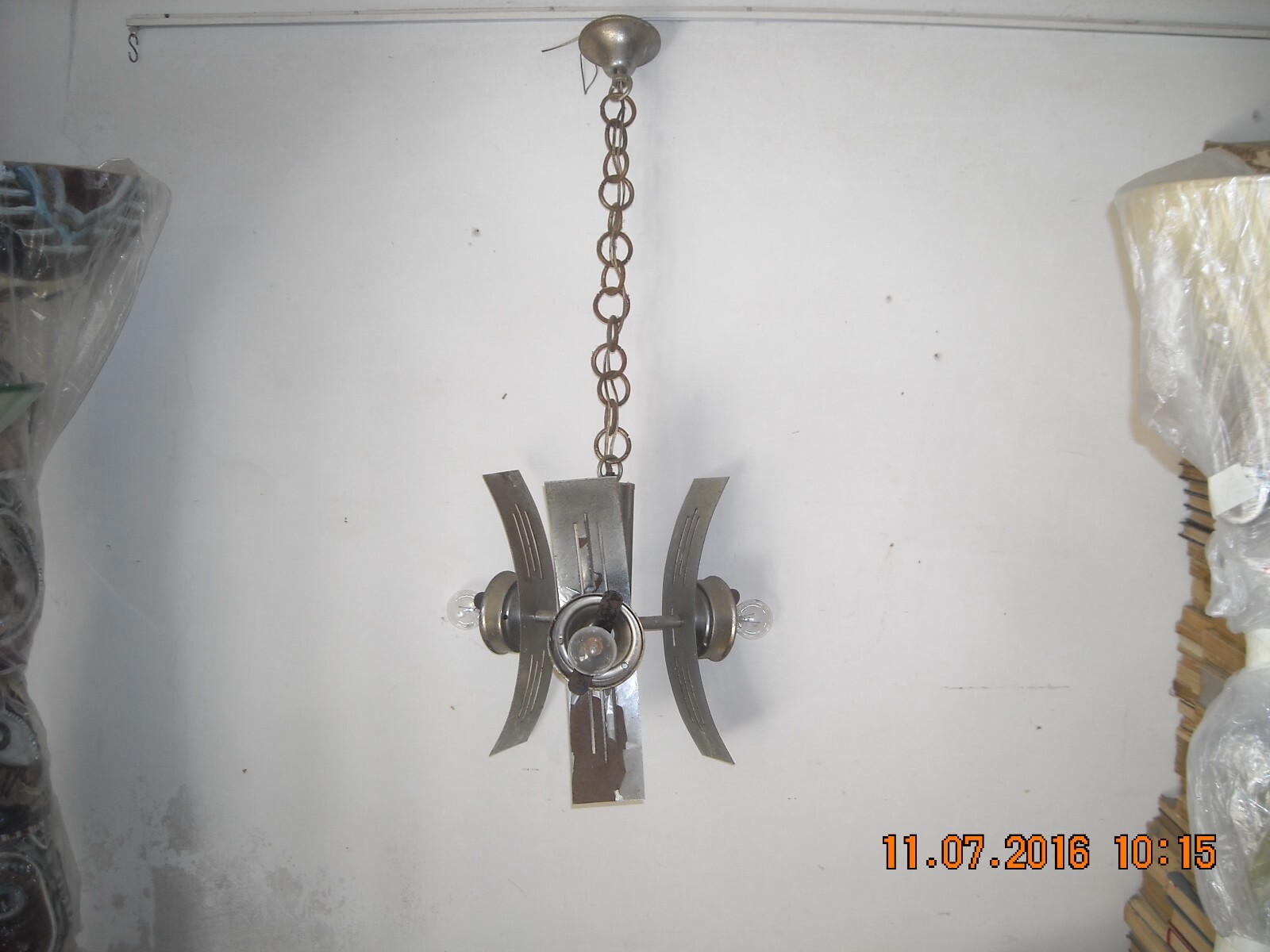 Inusuale Lampadario d'Epoca In Metallo Cromato E Vetri