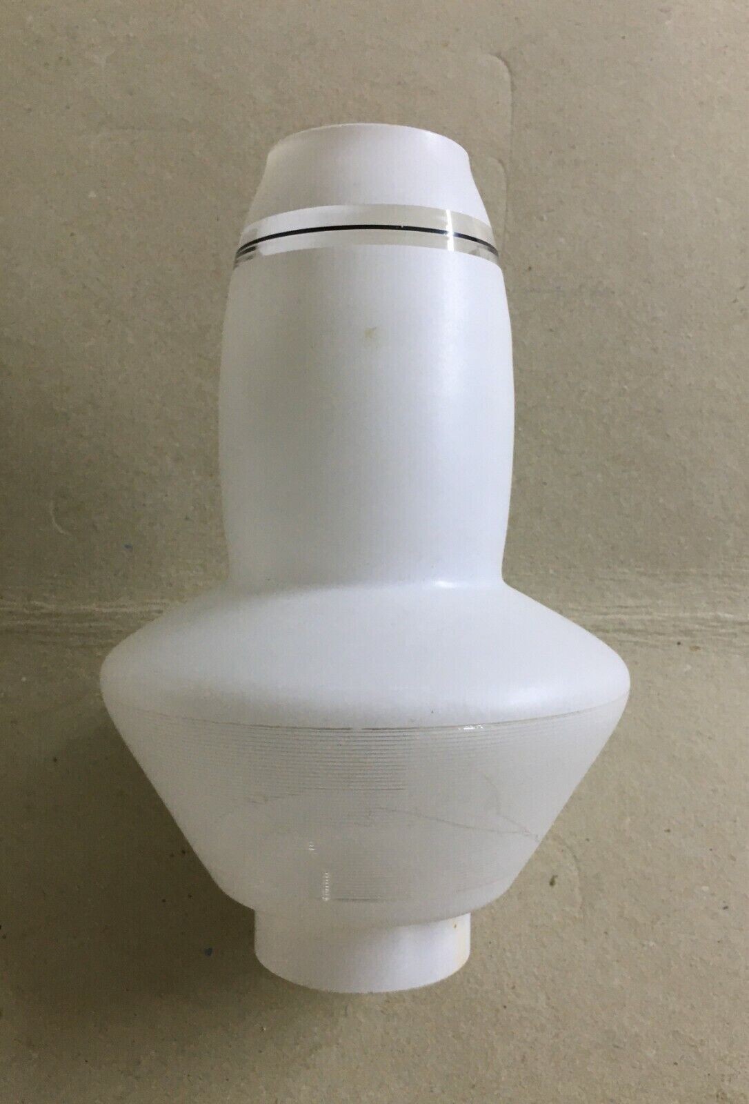 Coppa Per Lampada In Vetro Opalescente E Decori Geometrici