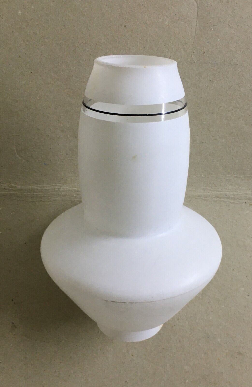 Coppa Per Lampada In Vetro Opalescente E Decori Geometrici