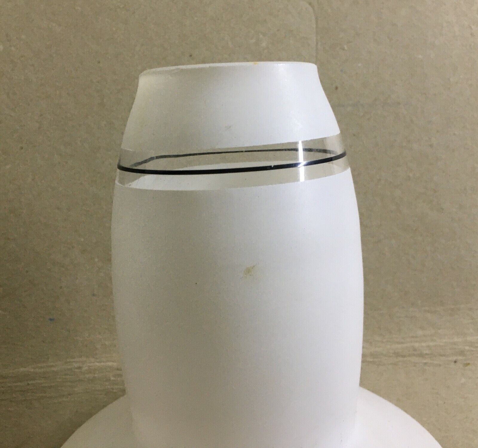 Coppa Per Lampada In Vetro Opalescente E Decori Geometrici