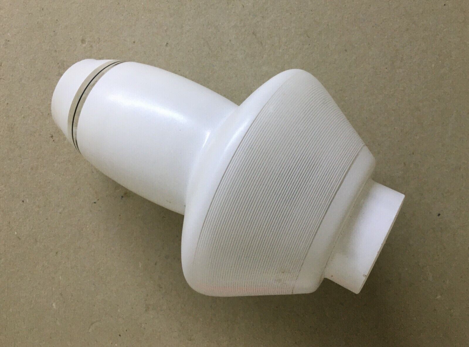 Coppa Per Lampada In Vetro Opalescente E Decori Geometrici
