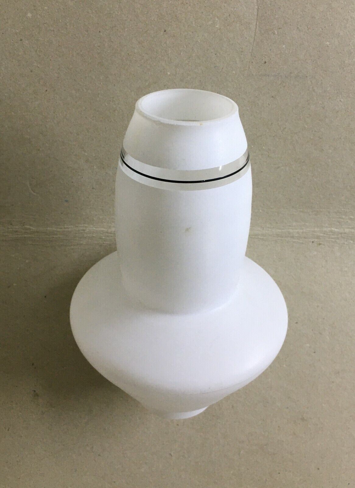 Coppa Per Lampada In Vetro Opalescente E Decori Geometrici