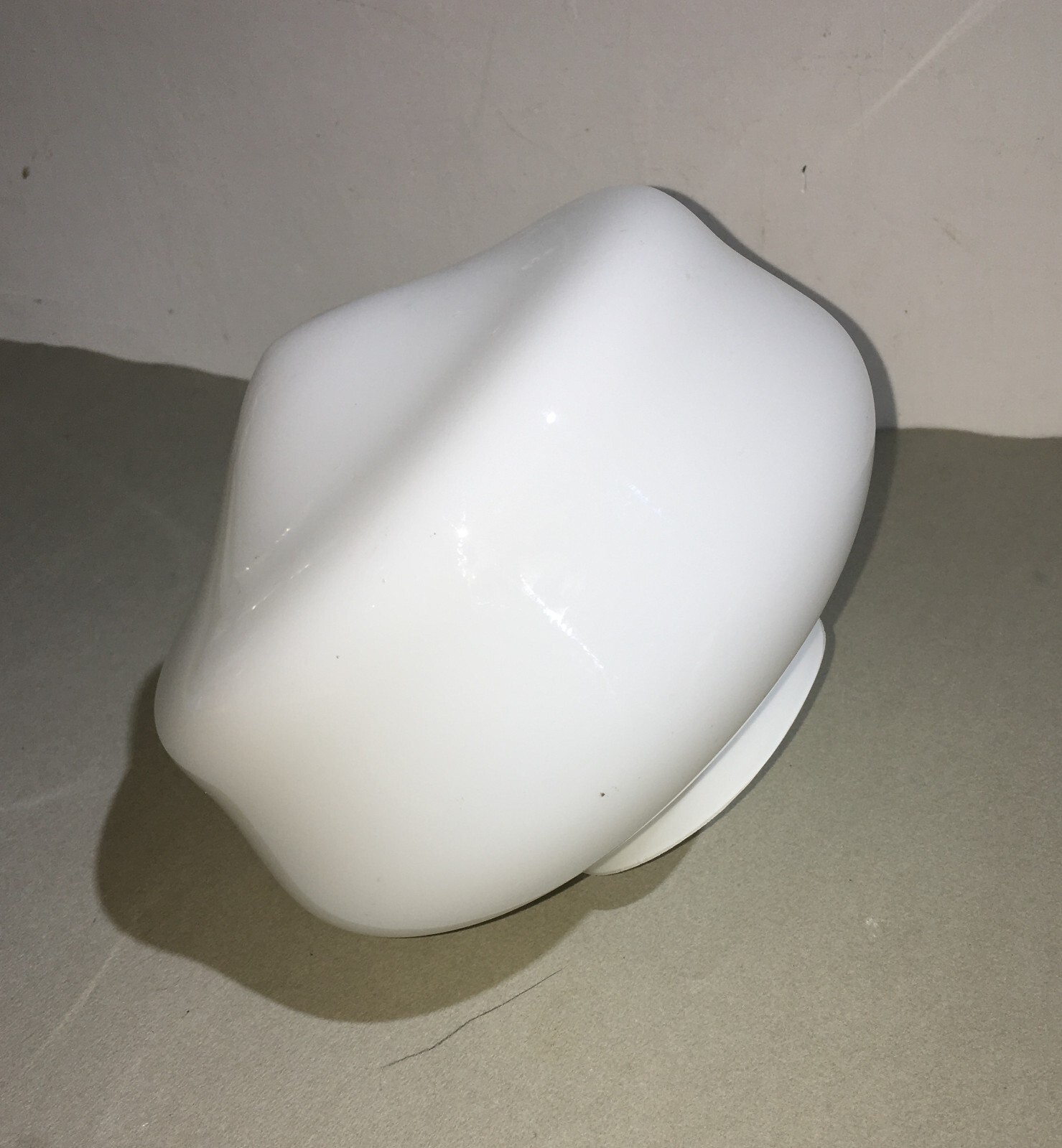 Modernariato: Vetro Bianco Opalescente, Coppa Per Lampade
