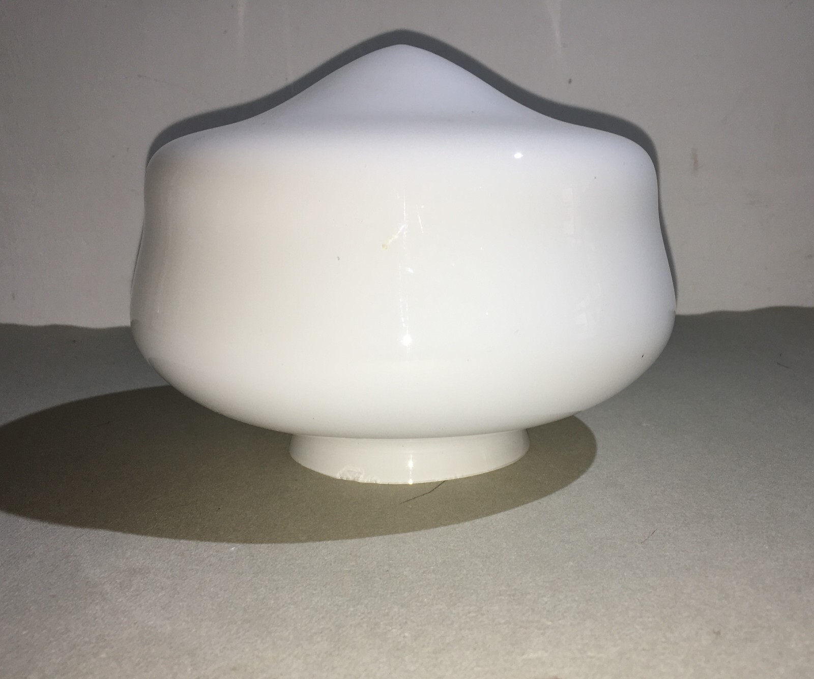 Modernariato: Vetro Bianco Opalescente, Coppa Per Lampade