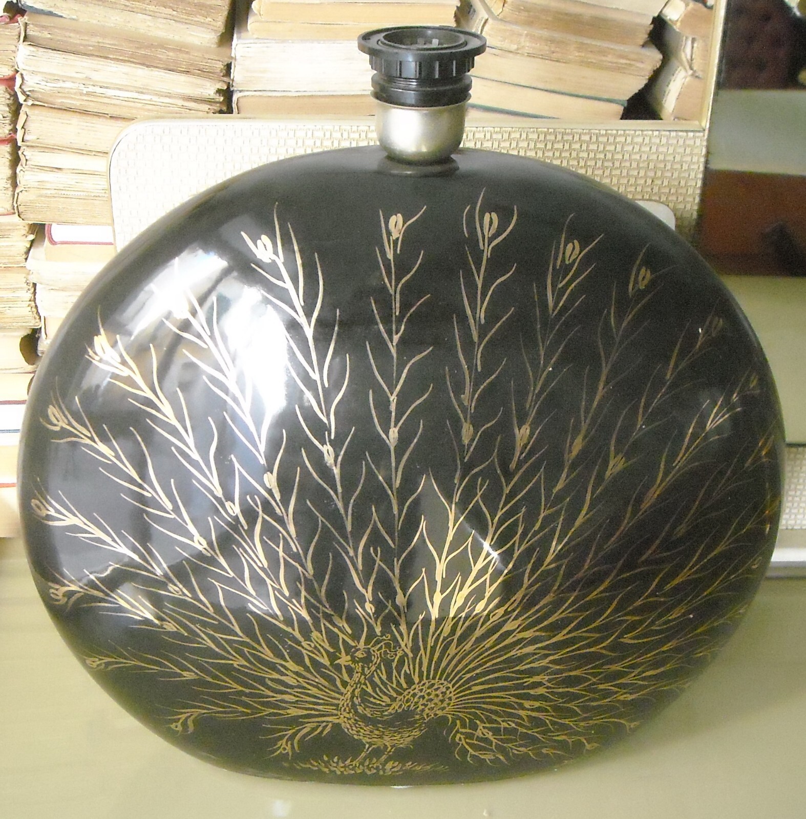 Lampada Da Tavolo Decorativa In Ceramica Dipinta Con Pavone Afrodite