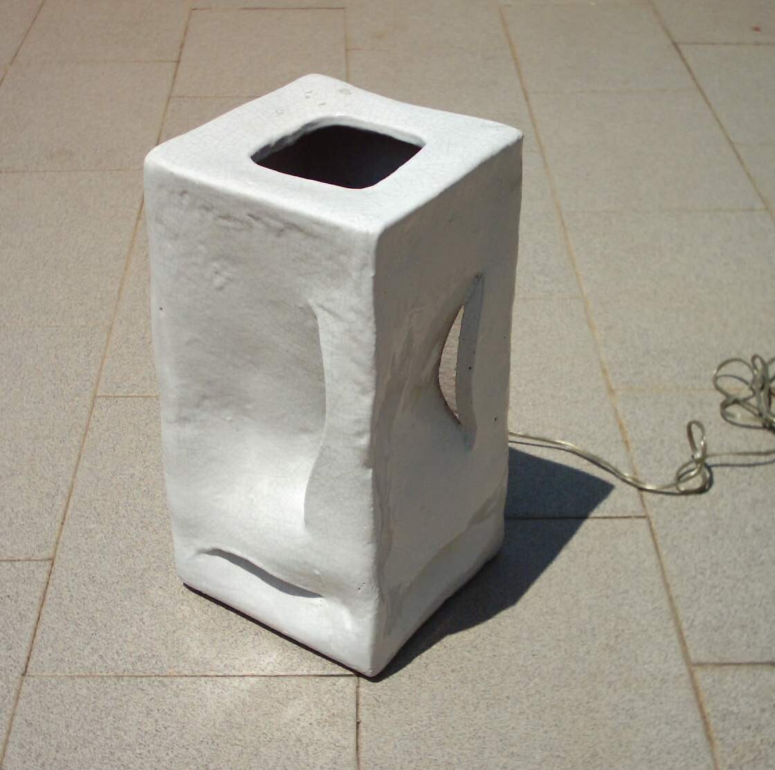 Arte E Design. Inusuale Lampada In Ceramica. Artistico Modellato. Anni '70. Firmata.