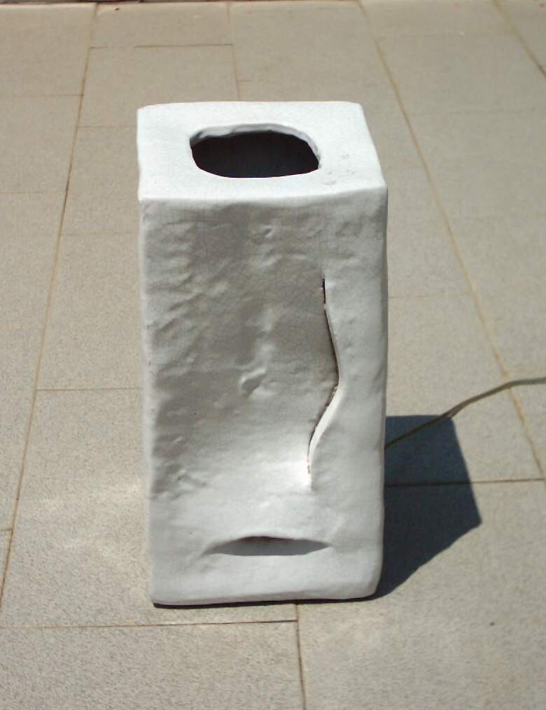Arte E Design. Inusuale Lampada In Ceramica. Artistico Modellato. Anni '70. Firmata.