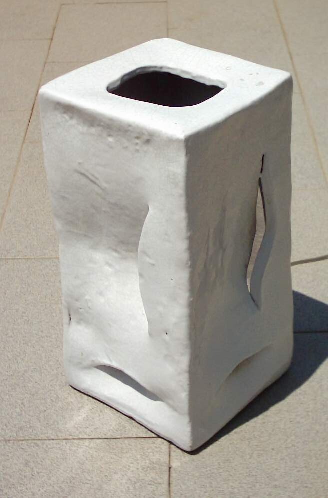 Arte E Design. Inusuale Lampada In Ceramica. Artistico Modellato. Anni '70. Firmata.