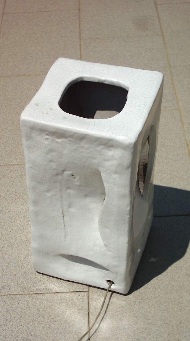 Arte E Design. Inusuale Lampada In Ceramica. Artistico Modellato. Anni '70. Firmata.