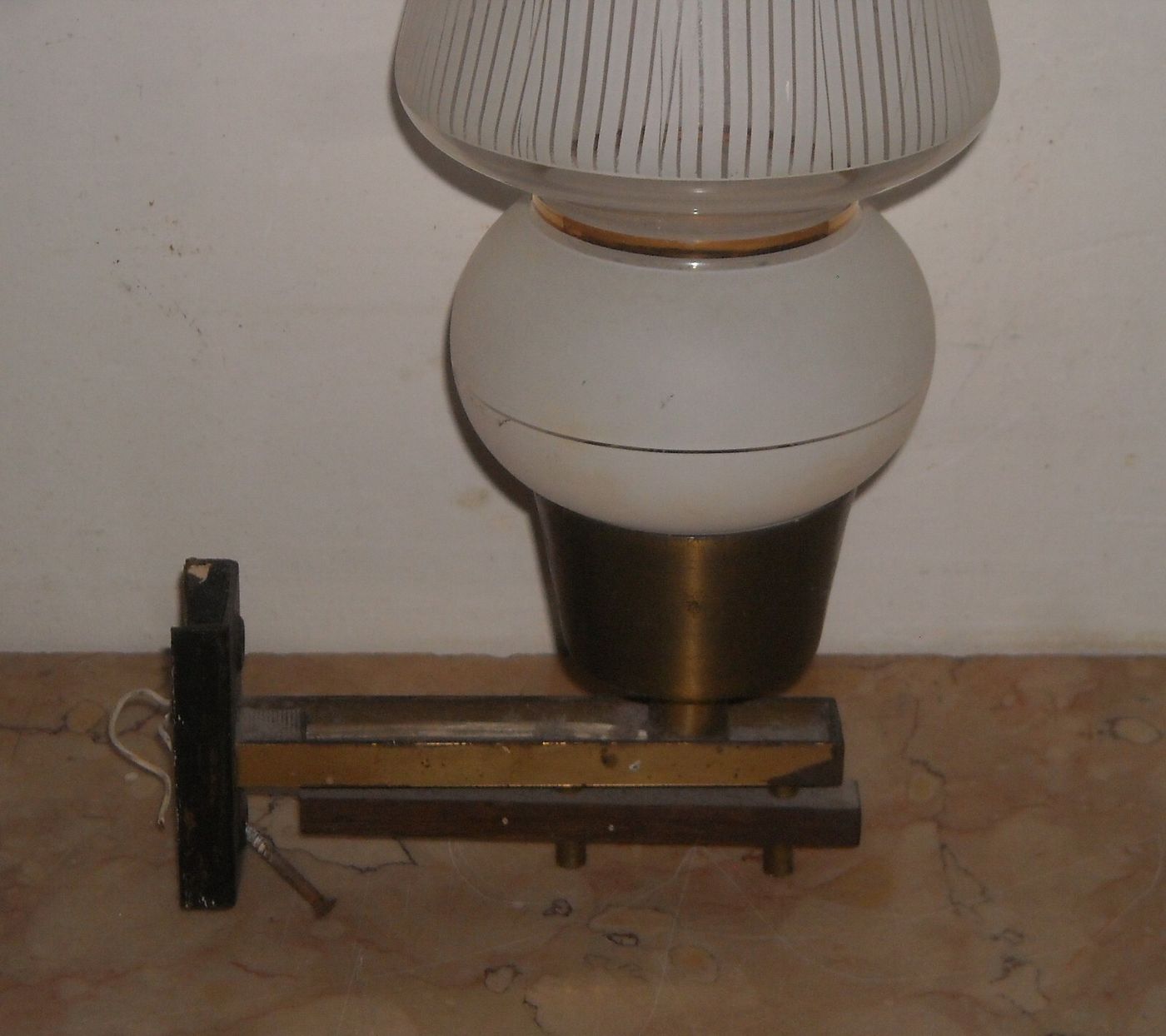 Decorativa Lampada Da Parete, Applique d'Epoca, Design, Modernariato, Coppa In Vetro
