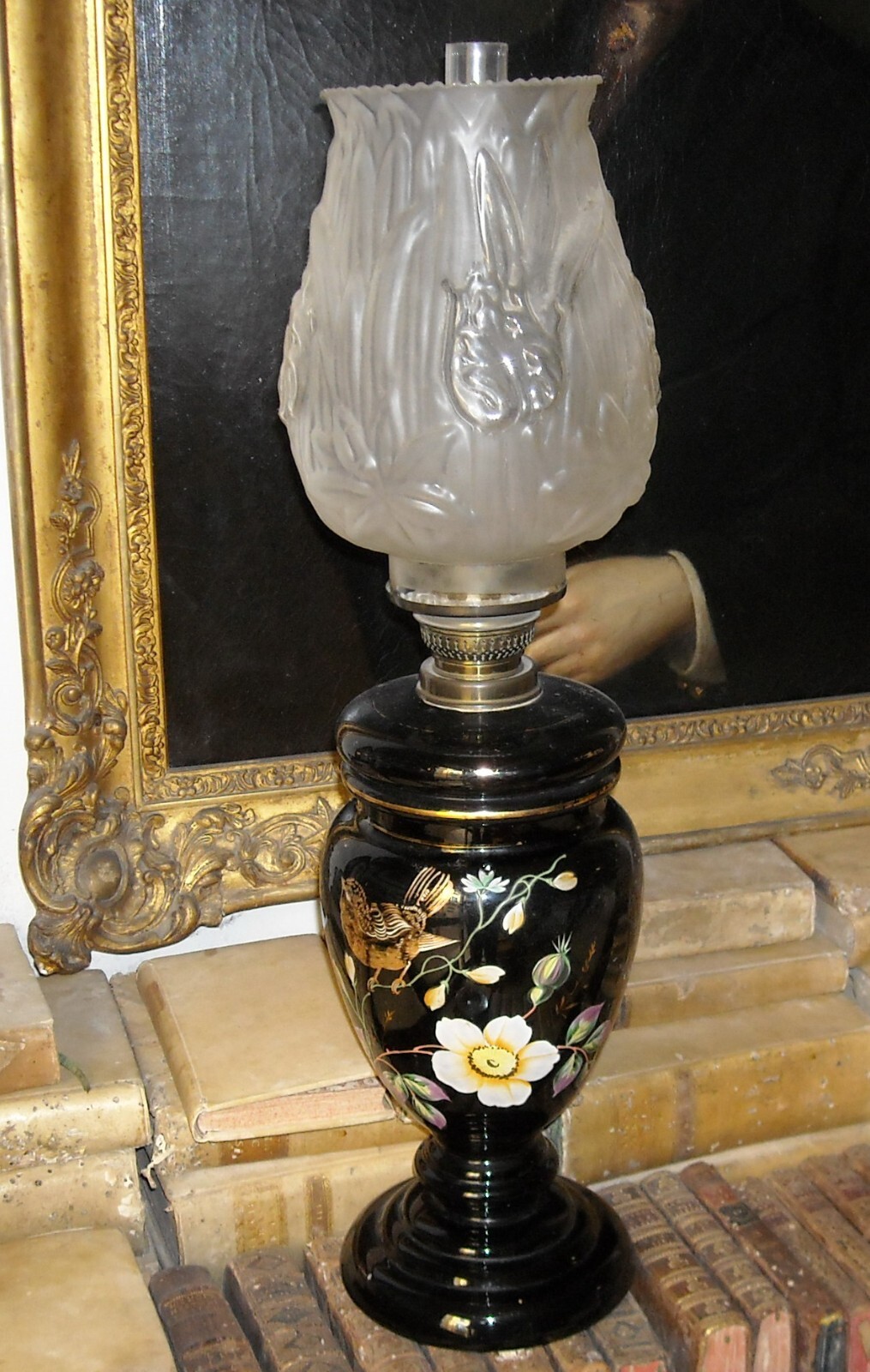 Antica Lampada A Petrolio In Vetro Opaline Nero Decorata A Mano