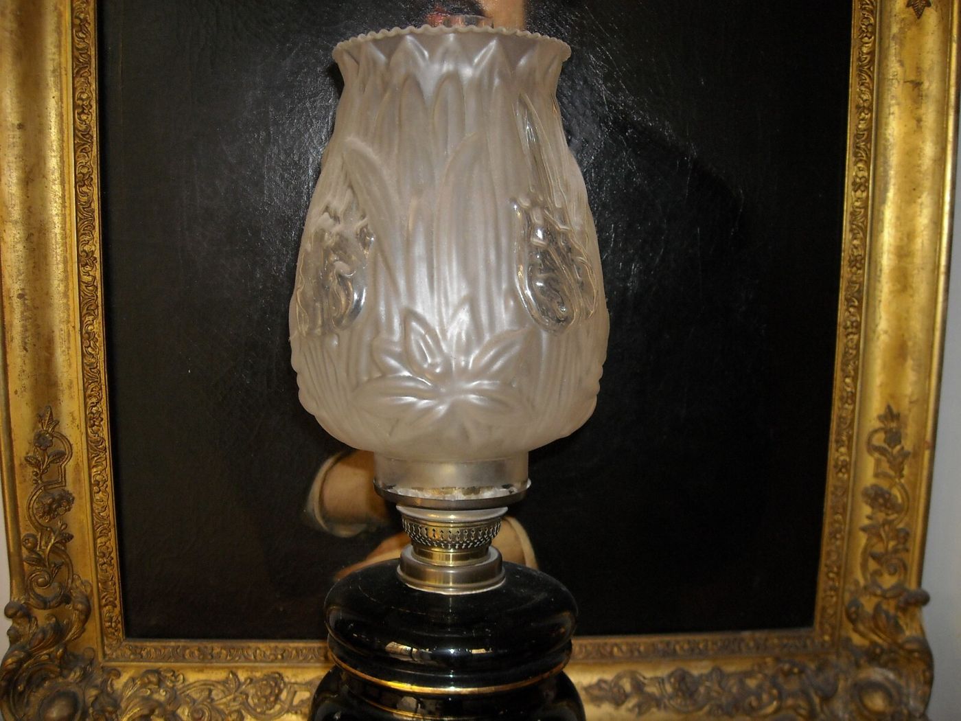 Antica Lampada A Petrolio In Vetro Opaline Nero Decorata A Mano