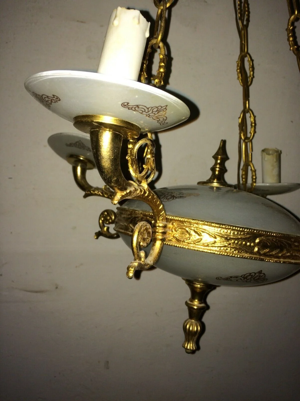Decorative Chandelier in Gilt Metal and Opalescent Glass
