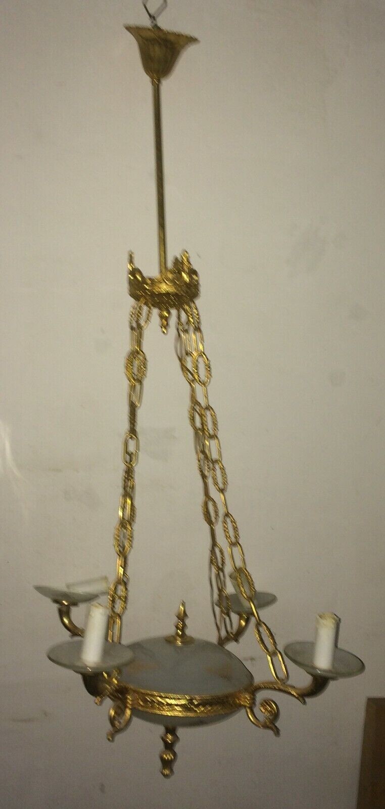 Lampadario Decorativo In Metallo Dorato E Vetro Opalescente