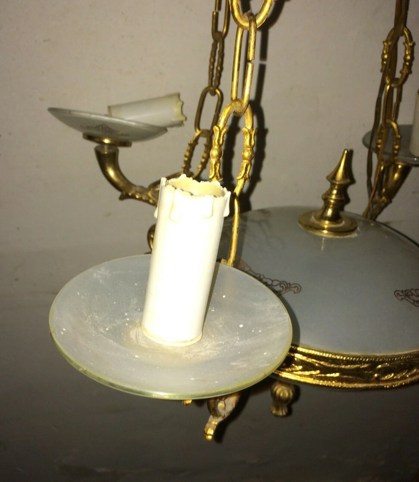 Decorative Chandelier in Gilt Metal and Opalescent Glass