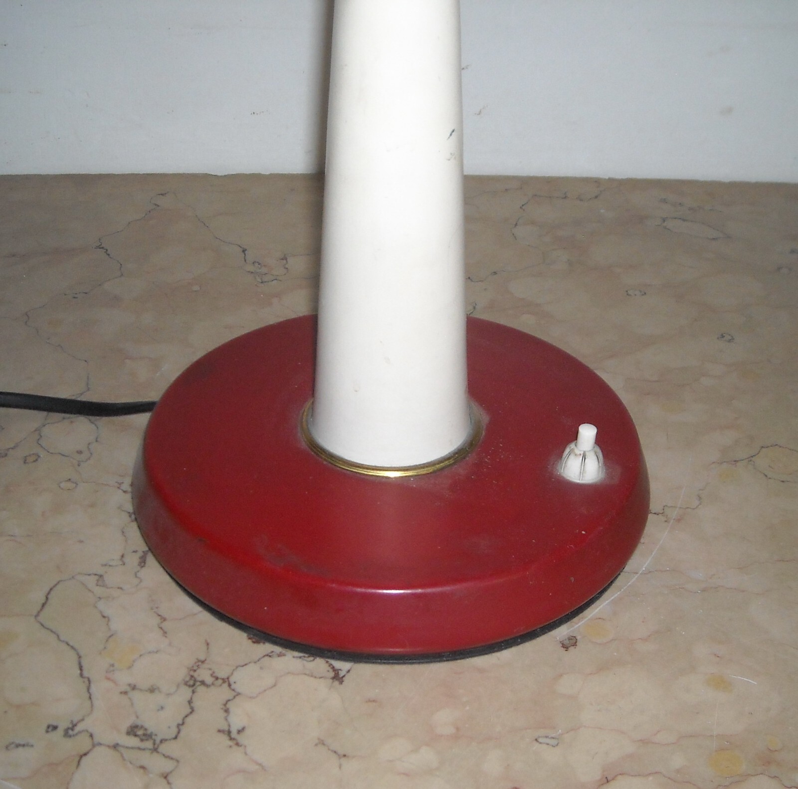 Lampada Da Tavolo In Latta, Modernariato E Design