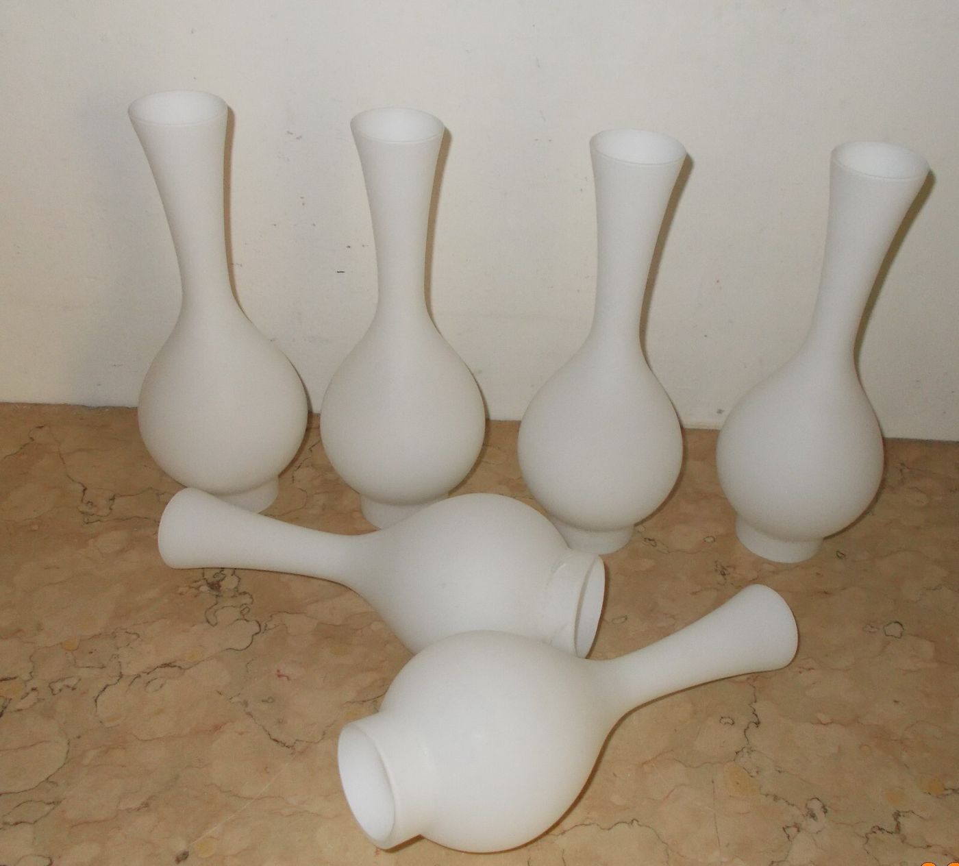 Lampadario A Sei Luci In Ottone Brunito, Legno E Vetro Opalescente
