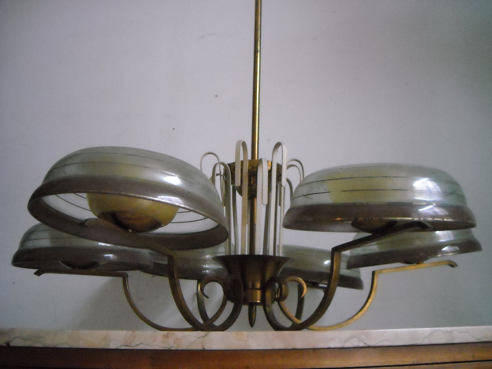 Lampadario Art Déco In Ottone Con Coppe In Vetro, Anni '30 '50