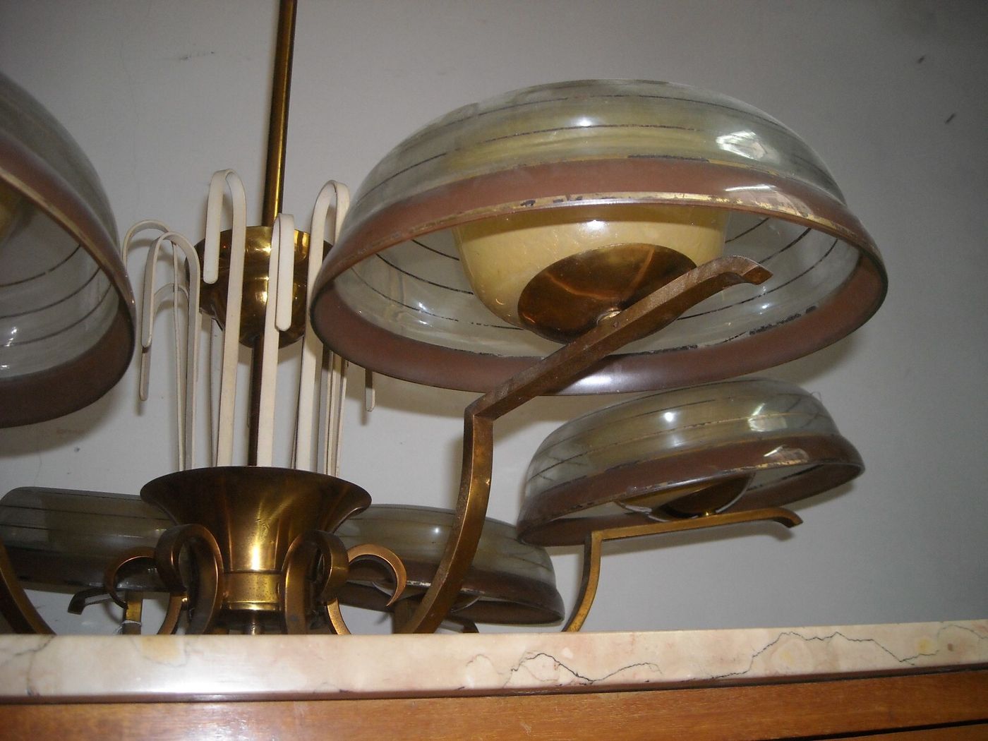 Lampadario Art Déco In Ottone Con Coppe In Vetro, Anni '30 '50