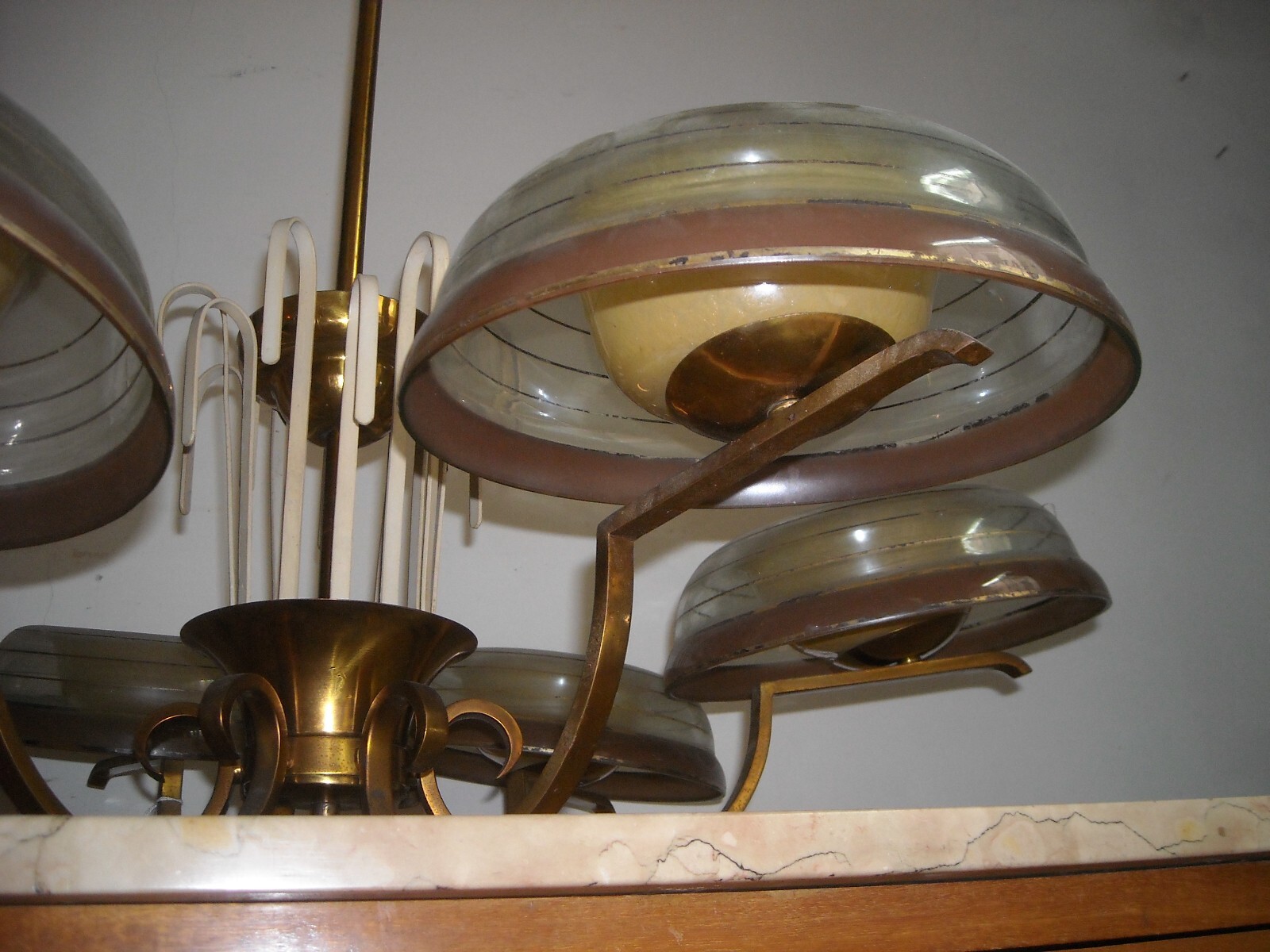 Lampadario Art Déco In Ottone Con Coppe In Vetro, Anni '30 '50