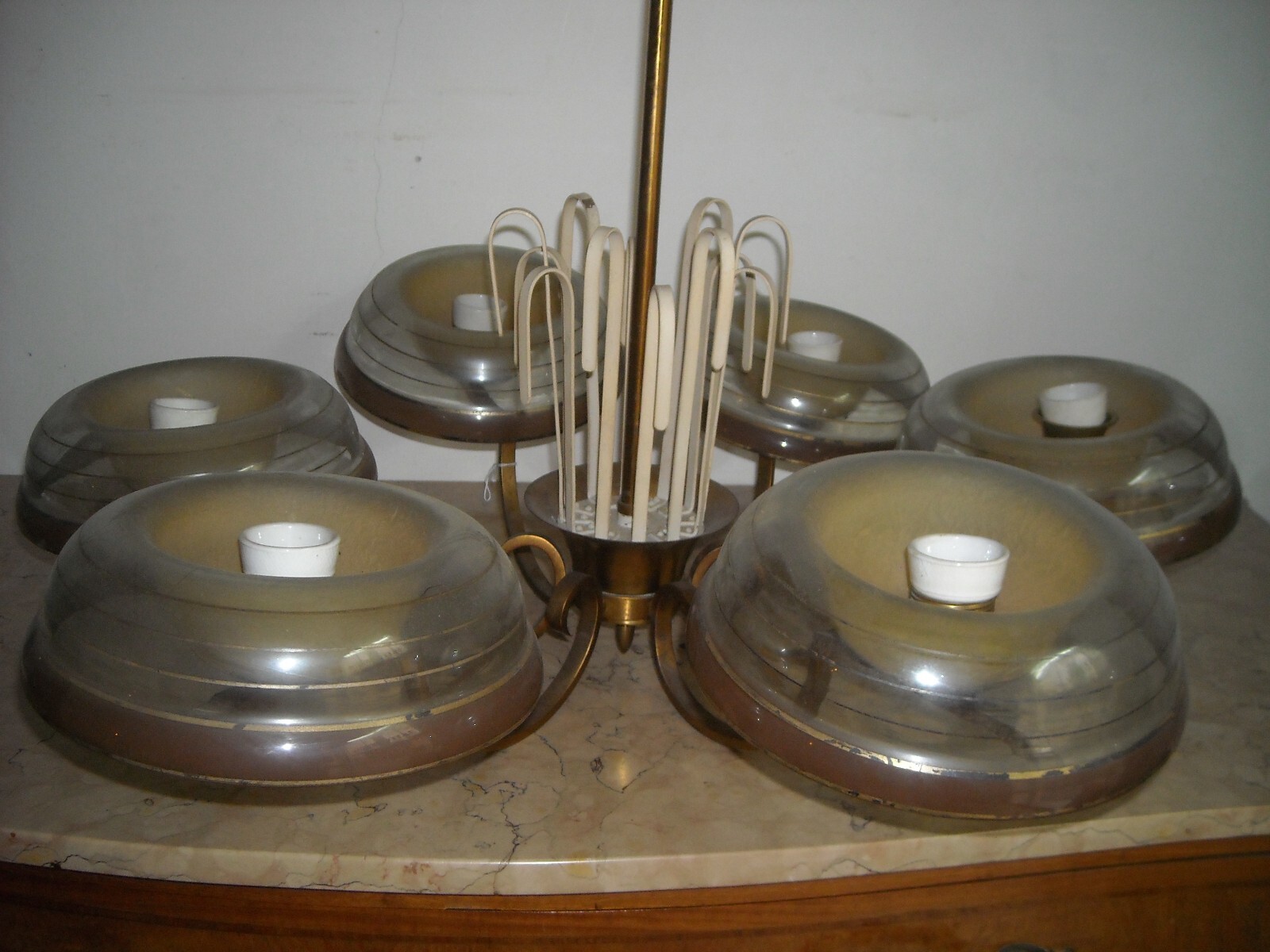 Lampadario Art Déco In Ottone Con Coppe In Vetro, Anni '30 '50