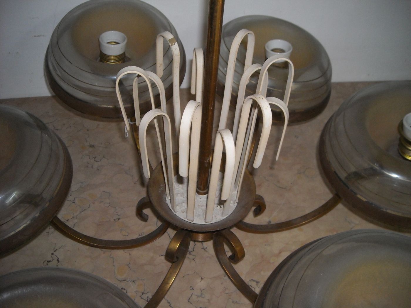 Lampadario Art Déco In Ottone Con Coppe In Vetro, Anni '30 '50