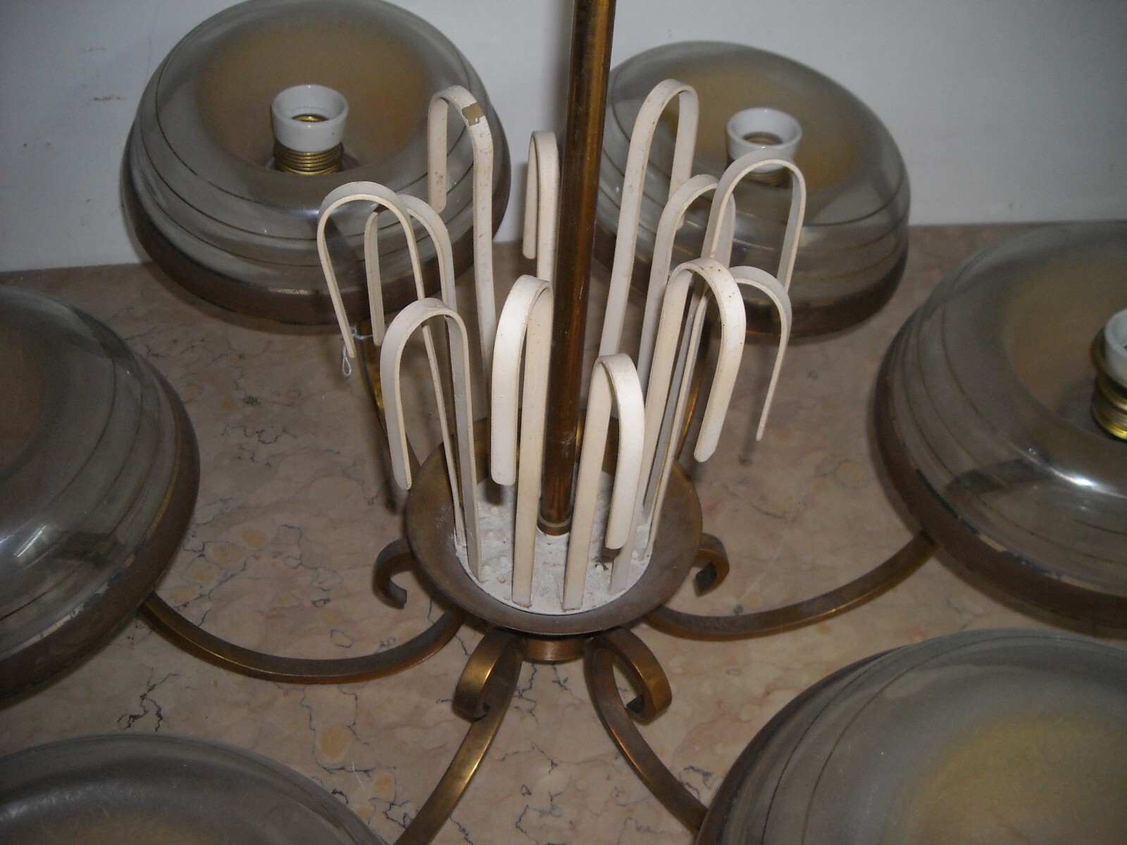 Lampadario Art Déco In Ottone Con Coppe In Vetro, Anni '30 '50