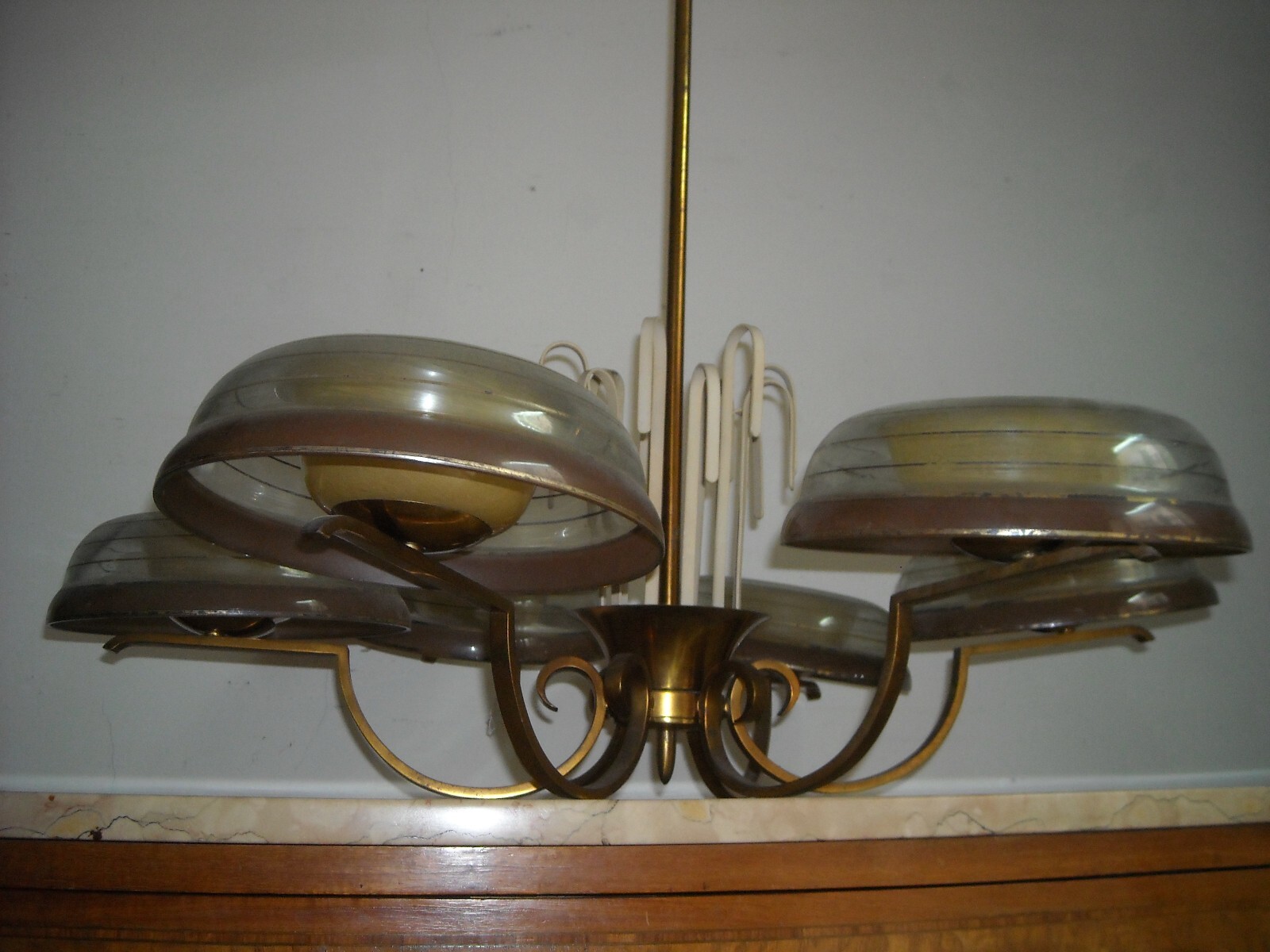 Lampadario Art Déco In Ottone Con Coppe In Vetro, Anni '30 '50