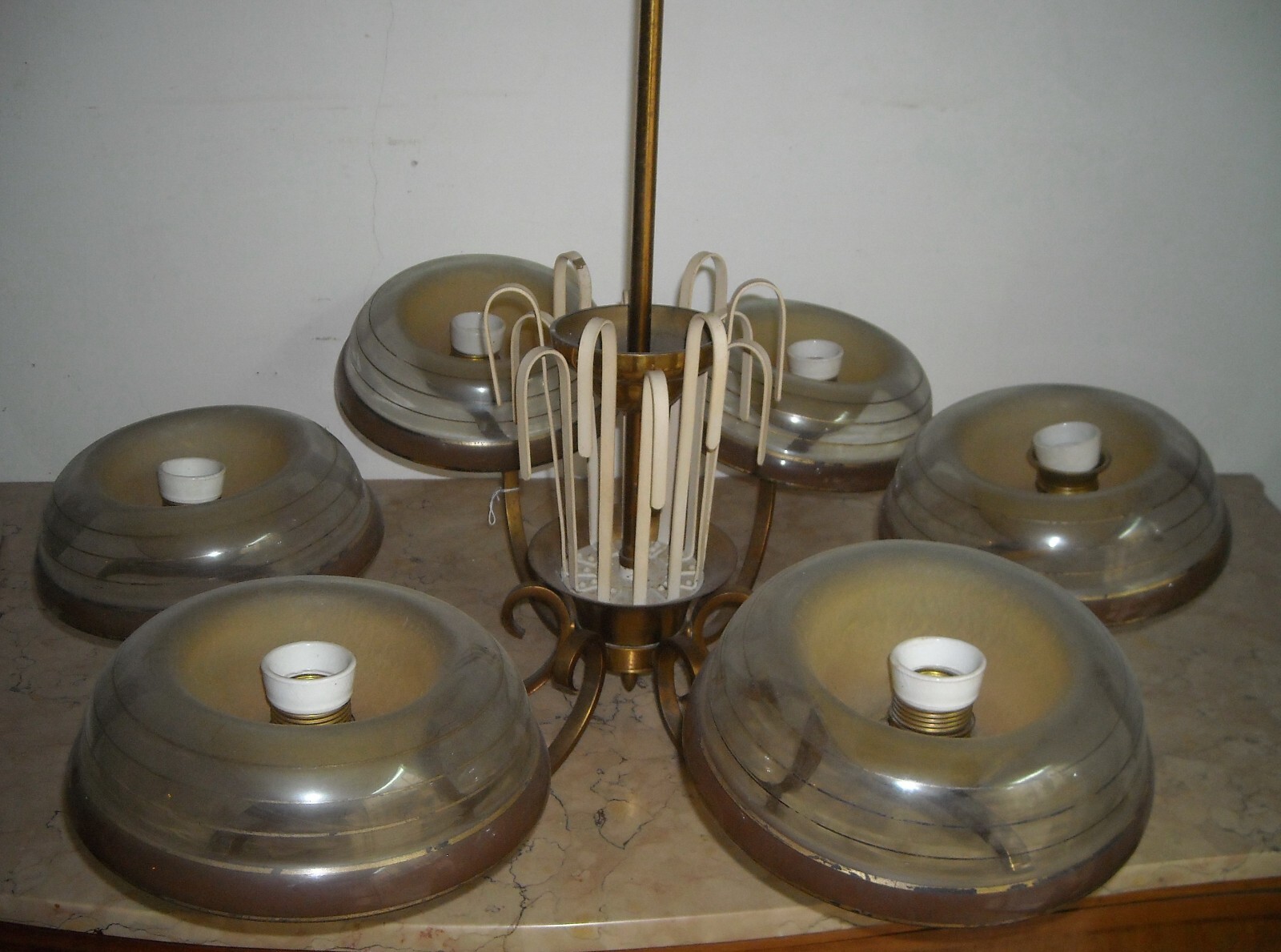 Lampadario Art Déco In Ottone Con Coppe In Vetro, Anni '30 '50